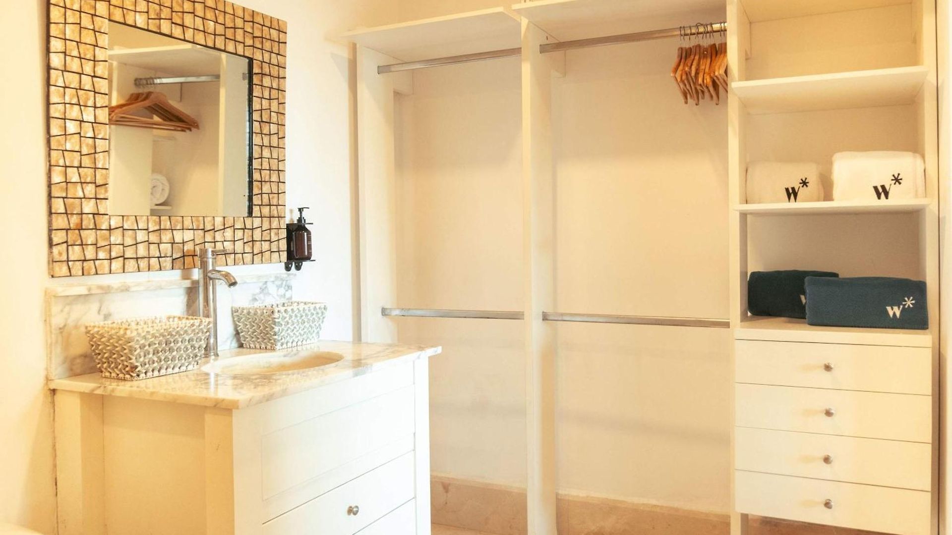 Luxury 4br With Private Pool In Morros Epic